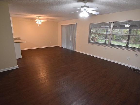 5th image of 423 Valencia Ct
