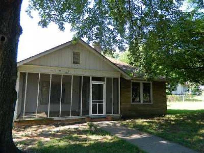 1st image of 807 W 2nd Ave