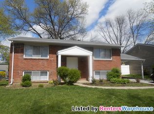 11821 Brookmont Dr, Maryland Heights, MO 63043