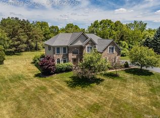 1976 Scenic Dr, Milford, MI 48380