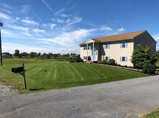 896 Pine Grove Rd, Fredericksburg, PA 17026