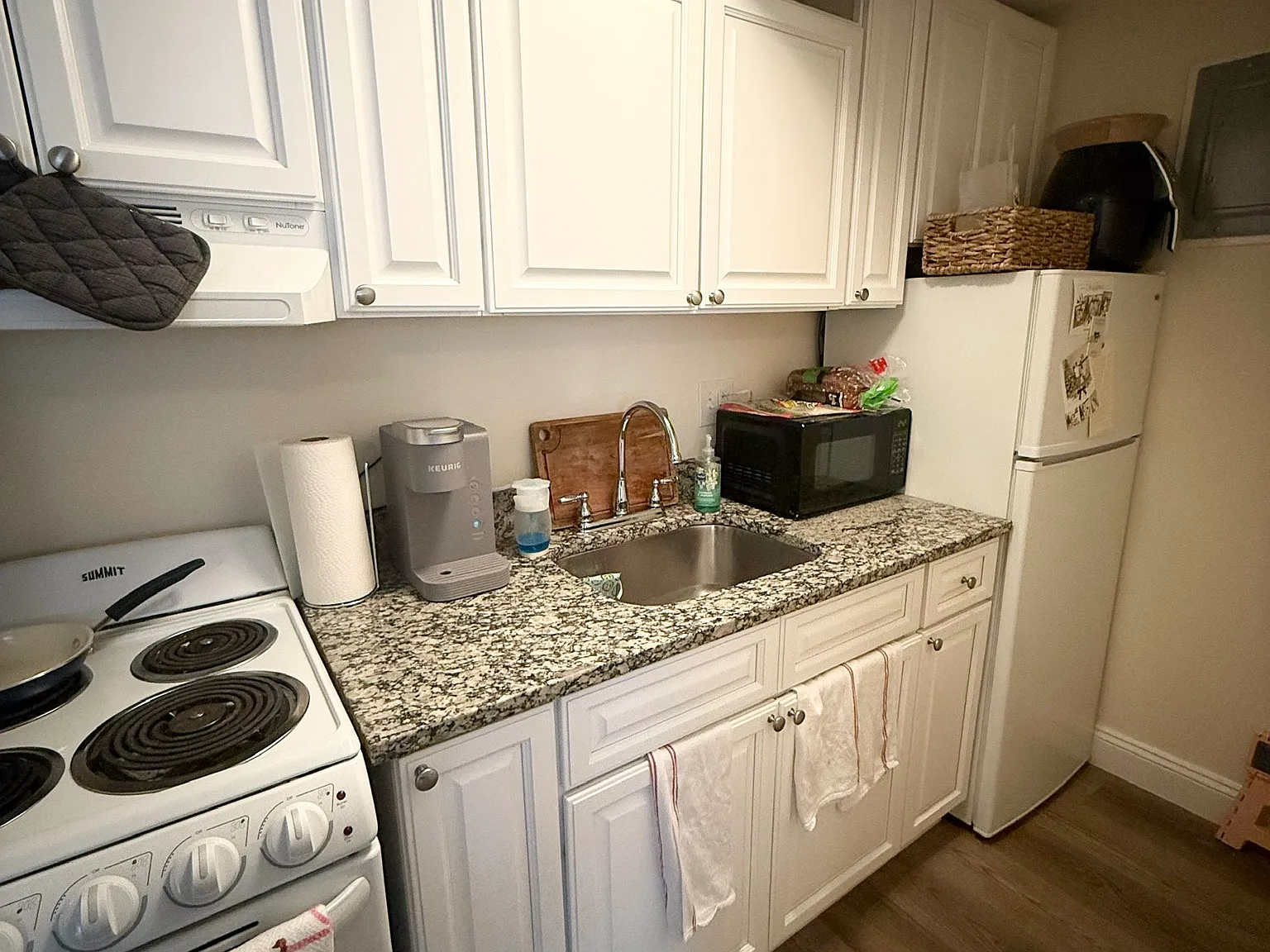 1 bed, 1.0 bath, 9999 sqft, $2,300 — Photo 3