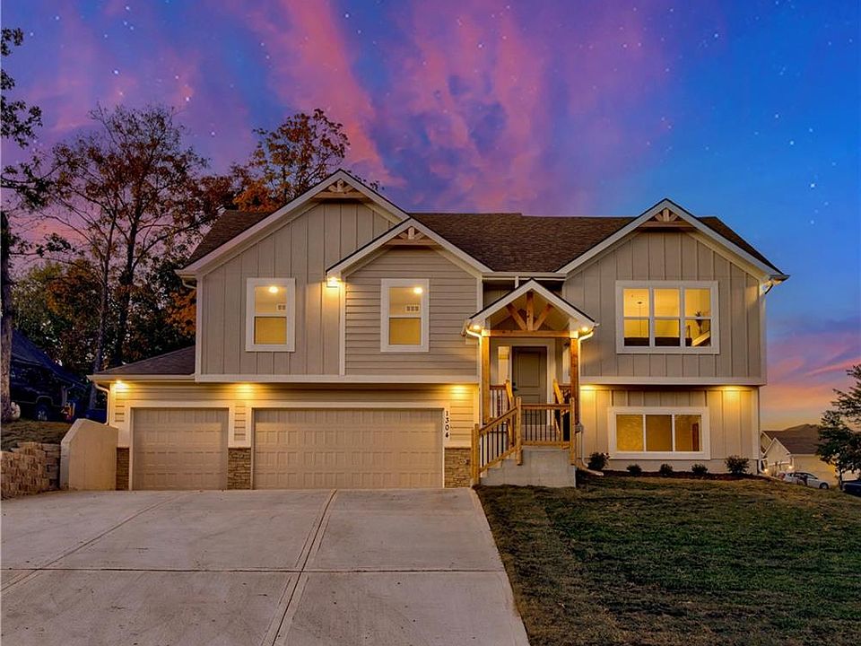 1st image of 1304 SW Graystone Cir