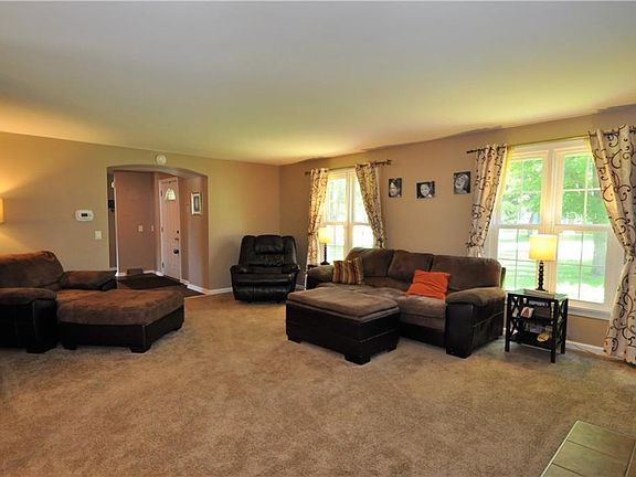 5th image of 168 Highland Ave