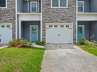 359 S Stingray Ln, Sneads Ferry, NC 28460
