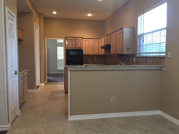 5th image of 3301 Hillpark Ln