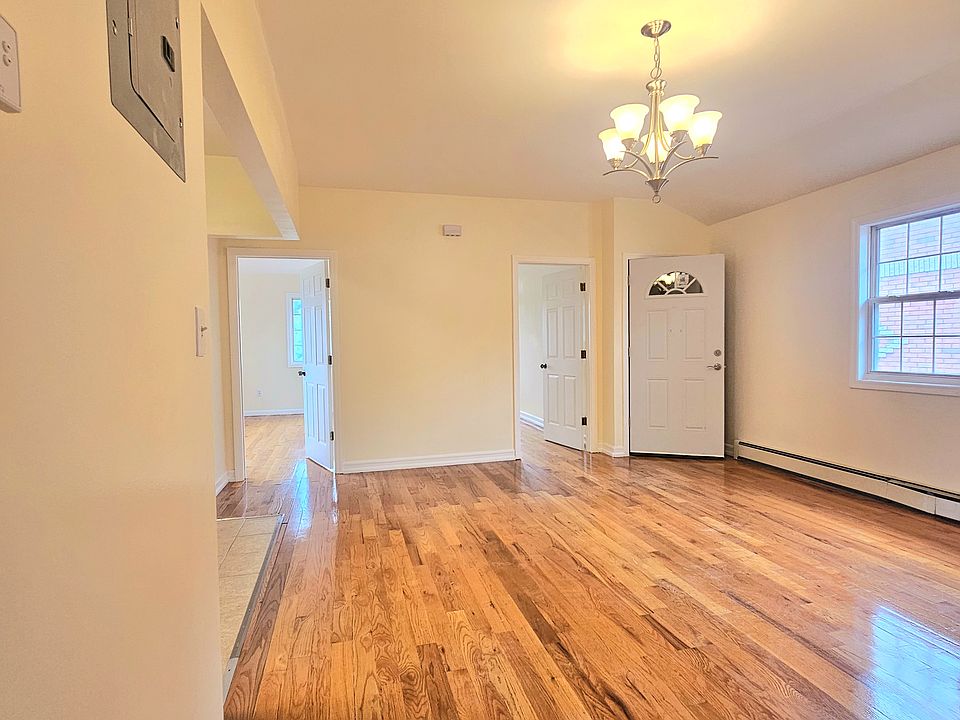 2nd image of 13324 226th St Floor 1