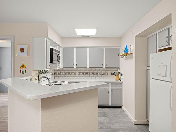 5th image of 18372 N Ridge Ct APT 6