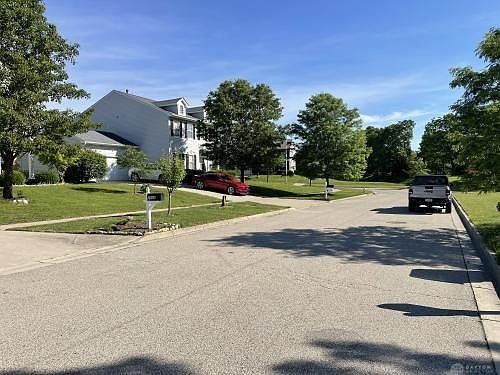 3rd image of 2929 Sassafras Ln