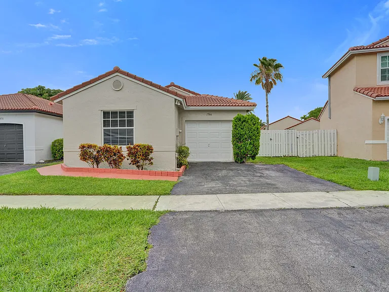 17866 SW 10th Ln — Photo 2