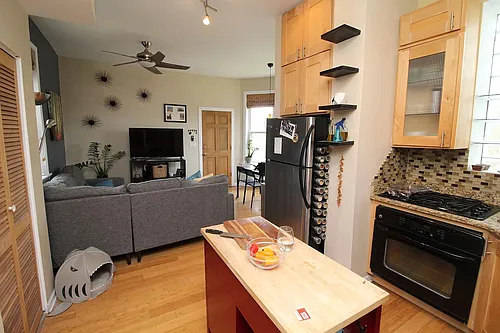 2222 W Taylor St Photo 1