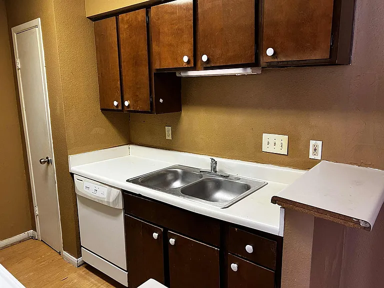 2100 Wilcrest Dr #114 — Photo 6