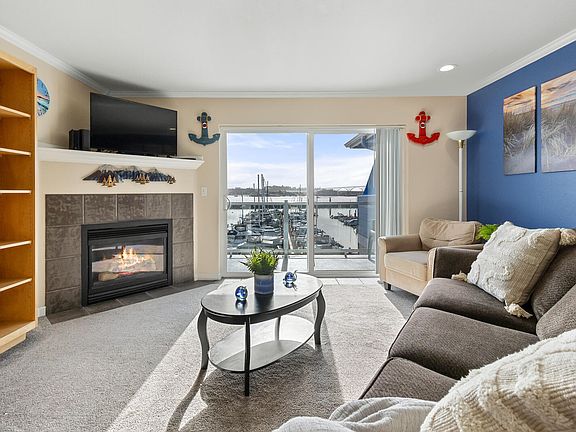 4th image of 890 SE Bay Blvd #313