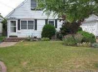 38 Lee Ave, Babylon, NY 11702
