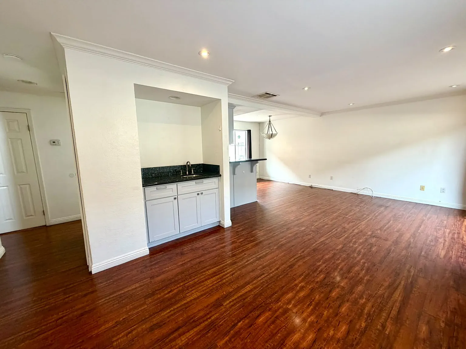 3 bed, 2.5 bath, 1200 sqft, $2,995 — Photo 3