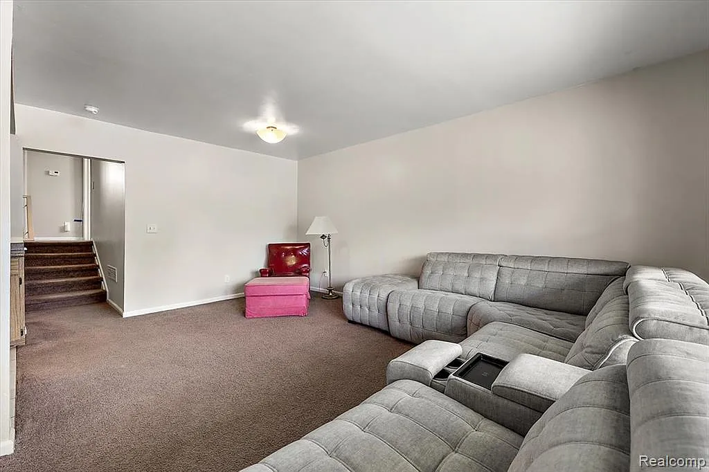 3 bed, 1756 sqft, $2,300 — Photo 3