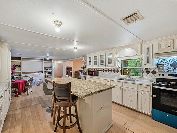 5th image of 2137 Honey Tree St