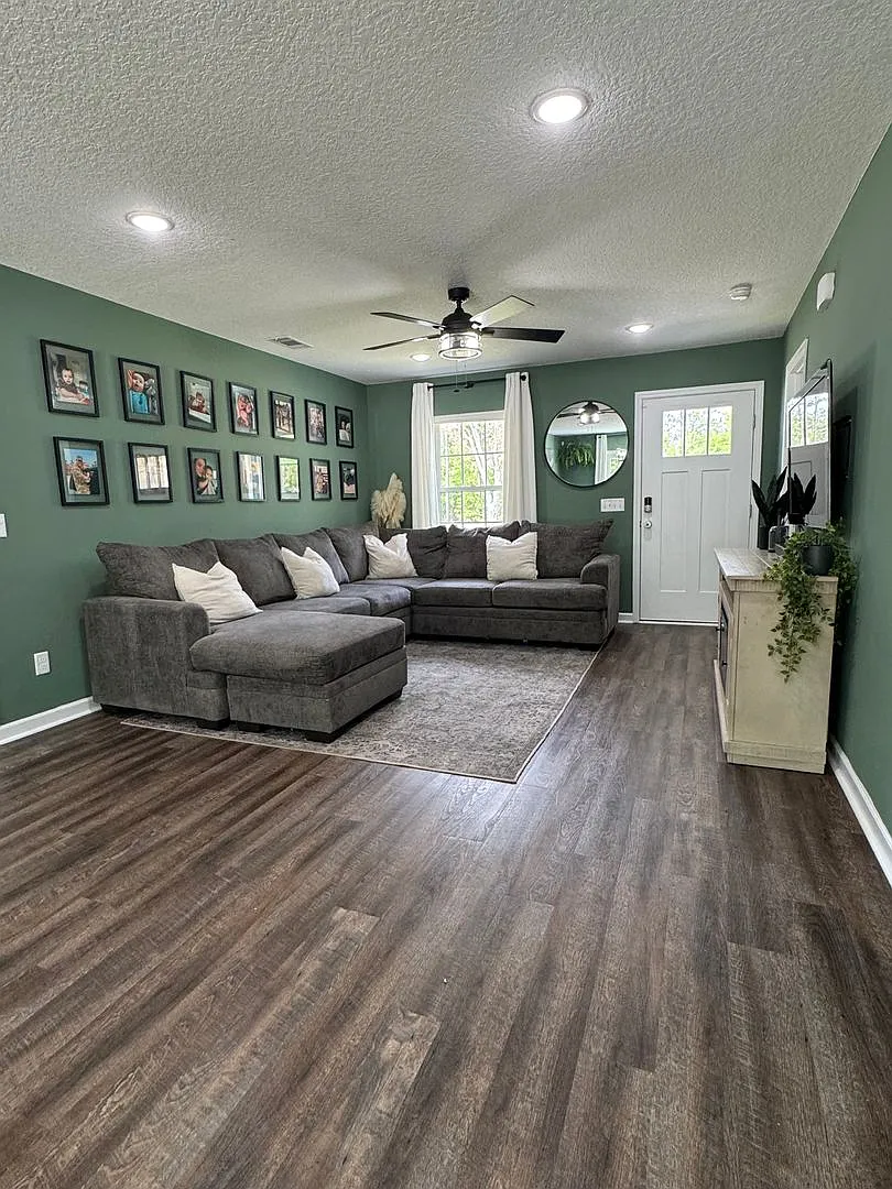 Beautifully maintained 3-bedroom, 2-bathroom single-story home in Jesup, GA — Photo 3