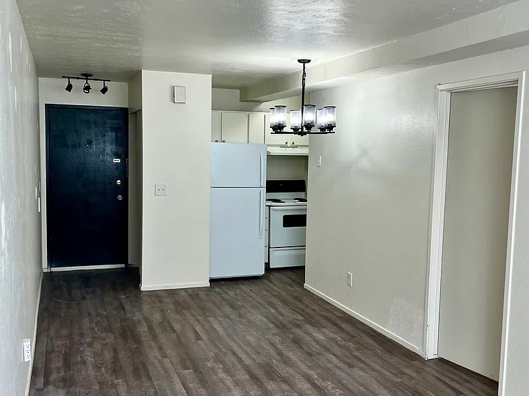 Caledonian Apartments — Photo 23