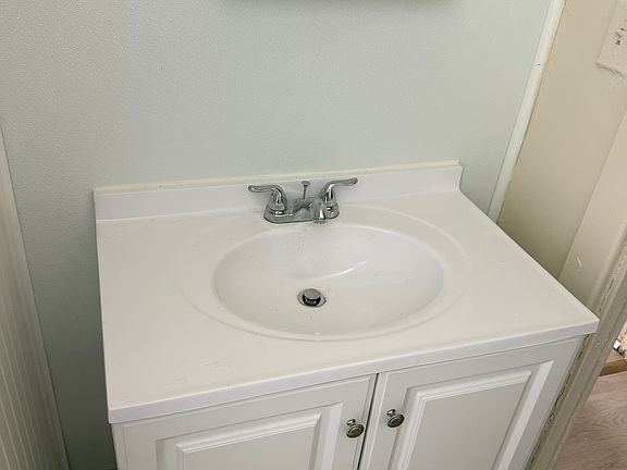 4th image of 141 W Commercial St APT D