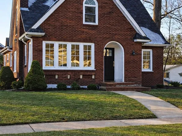 669 S 2nd St, Chesterton, IN 46304