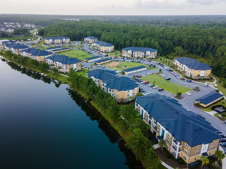 Broxton Bay Apartments — Photo 6