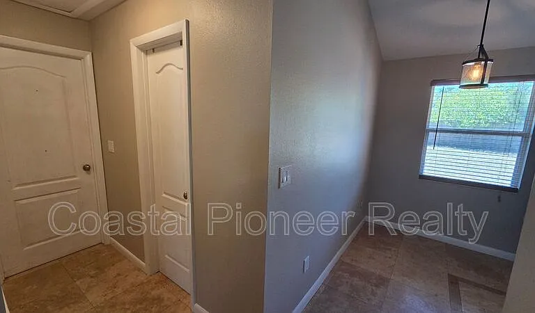 541 Roanoke St — Photo 5