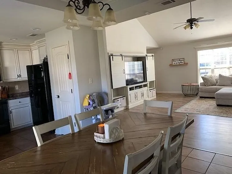 4710 Custer Dr — Photo 6