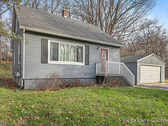 2nd image of 840 Argo Ave SE