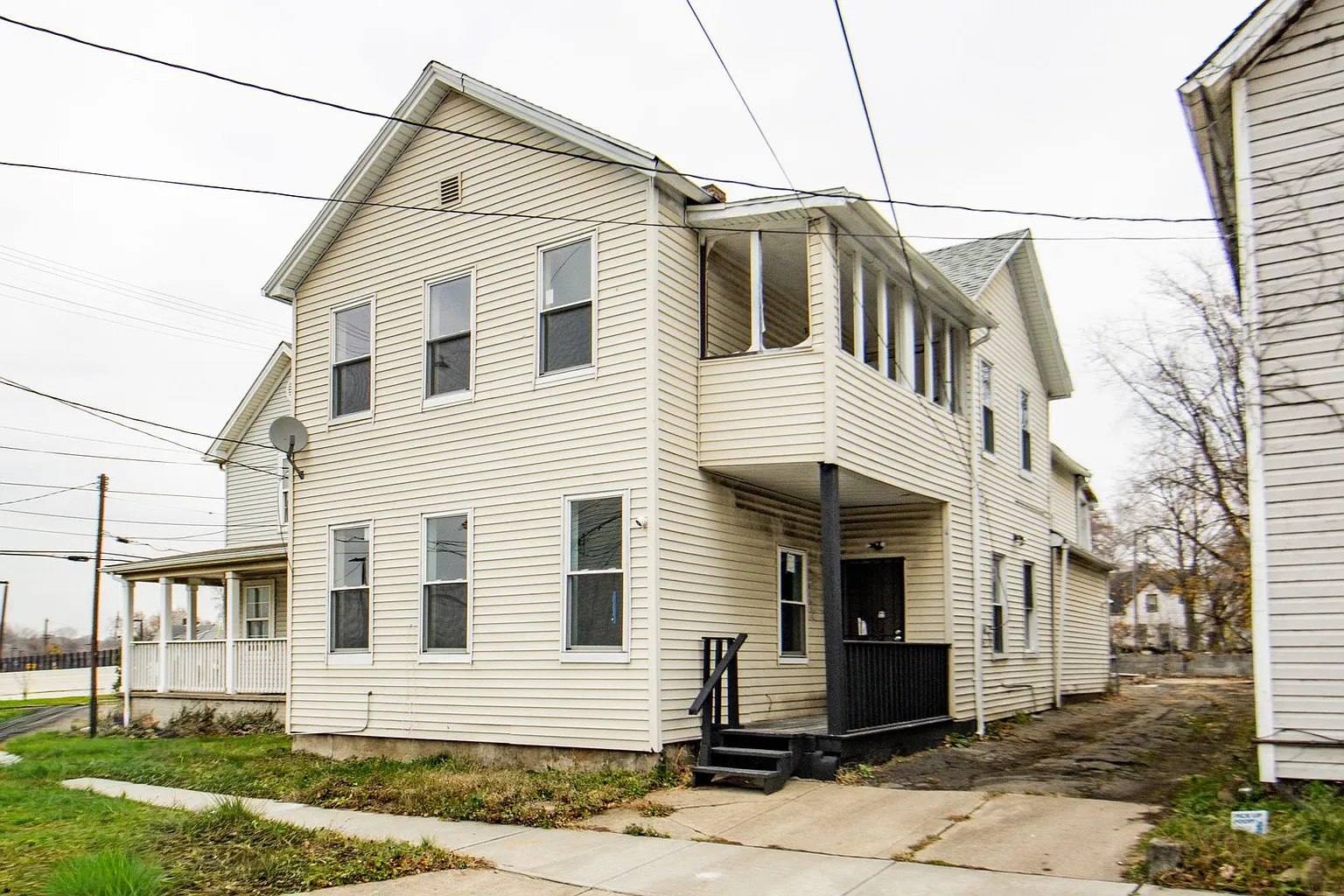 2947 E 57th St #2 photo 1