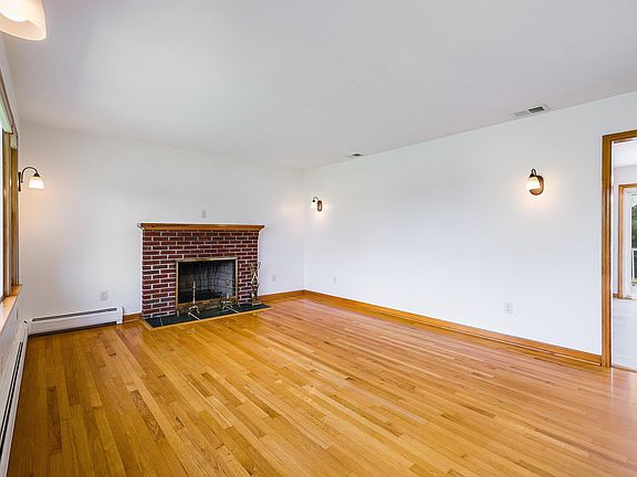 4th image of 315 Balsley Rd