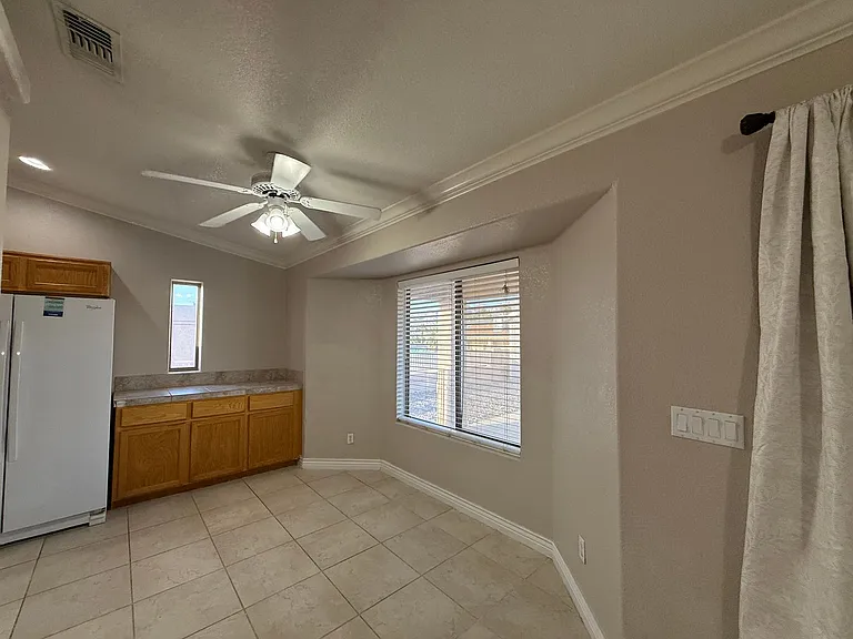 980 Joshua Tree Dr — Photo 4