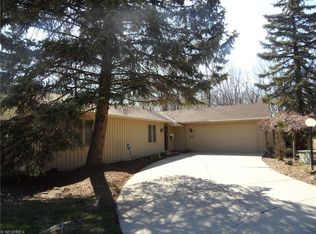 18330 Ledgeside Dr, Strongsville, OH 44136