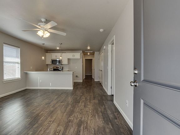 4th image of 405 Vail Cir