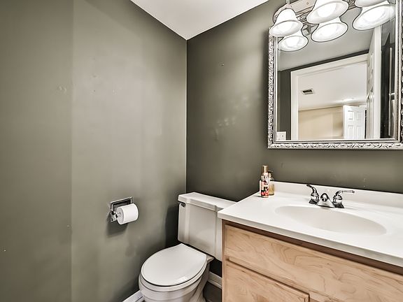 4th image of 1848 N Hudson Ave Unit F