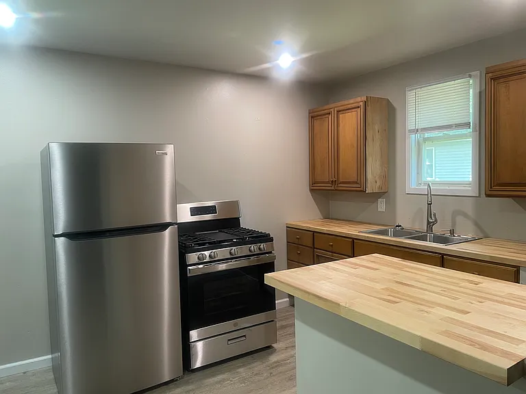 810 S Maple St #6 — Photo 7
