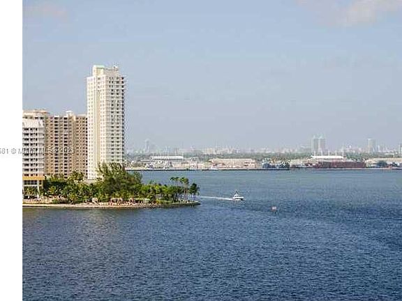 3rd image of 1420 Brickell Bay Dr APT 902E