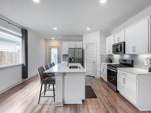 4th image of 233 New Hampton Way