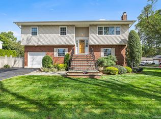 128 N Windhorst Ave, Bethpage, NY 11714