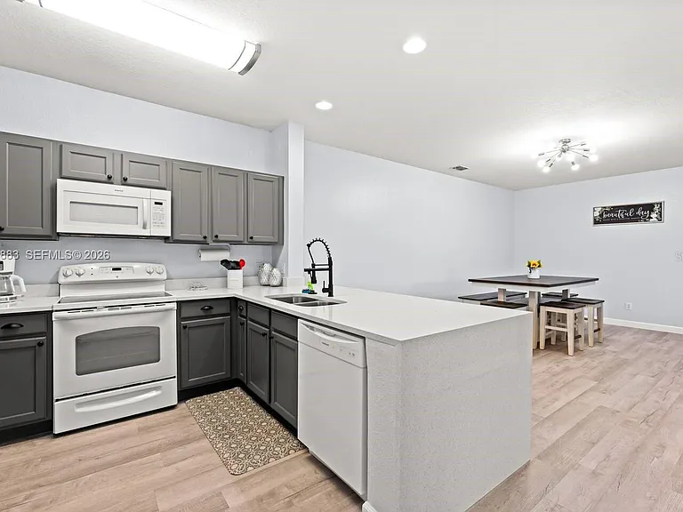 3175 Feltrim Pl #305 — Photo 4