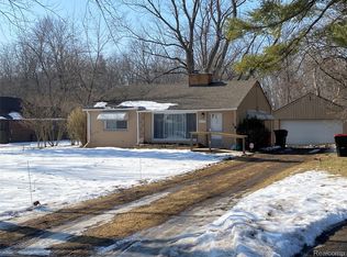 22183 Berg Rd, Southfield, MI 48033