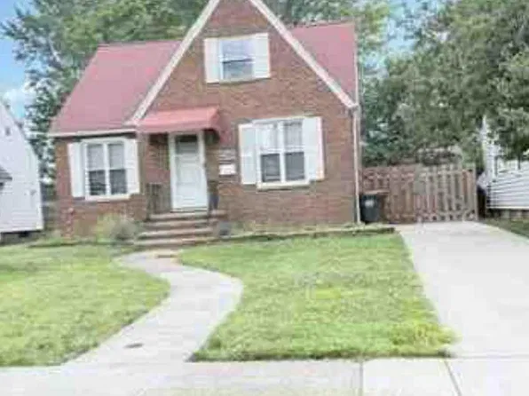 8210 Salisbury Dr, Parma, OH 44129