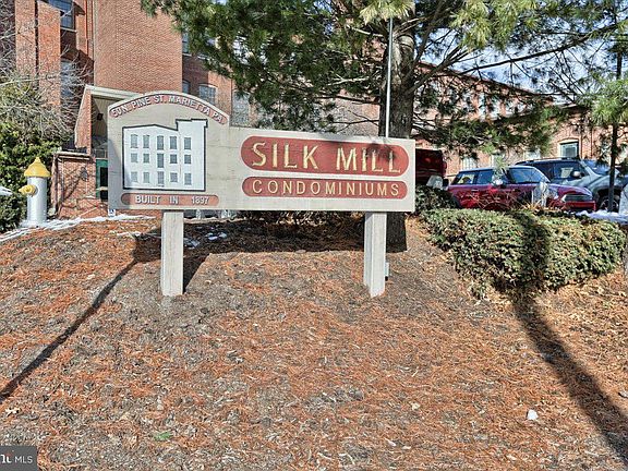 5th image of 50 N Pine St APT 105