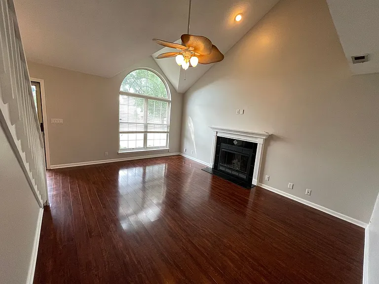 6015 Mercury Dr — Photo 7