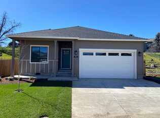 281 Christopher Way, Talent, OR 97540