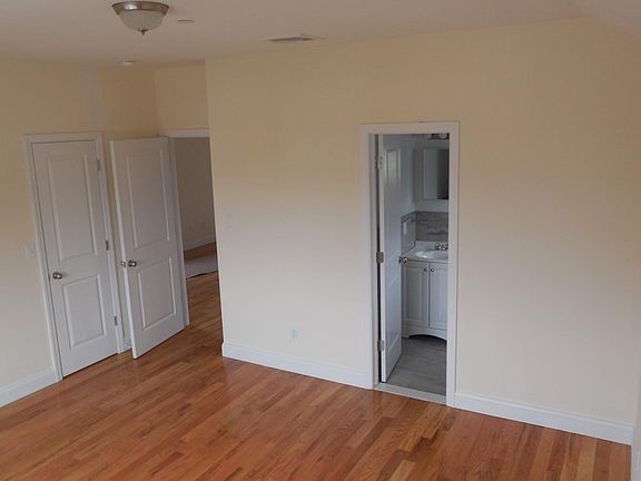 4th image of 3260 Waterbury Ave #2