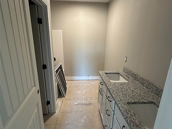 5th image of 1183 Erwin Rd