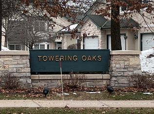 10256 W Deerwood Ln #31, Franklin, WI 53132