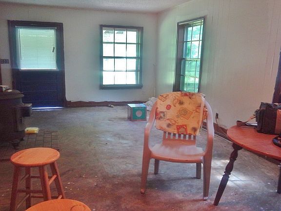 2nd image of 25 Lyon Ln