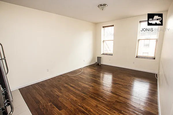 Rented by Jonis Realty | media 44